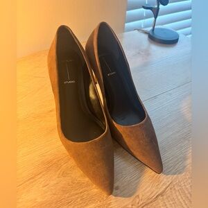 Studio Brown Suede Pointed-Toe Pumps never worn size 36